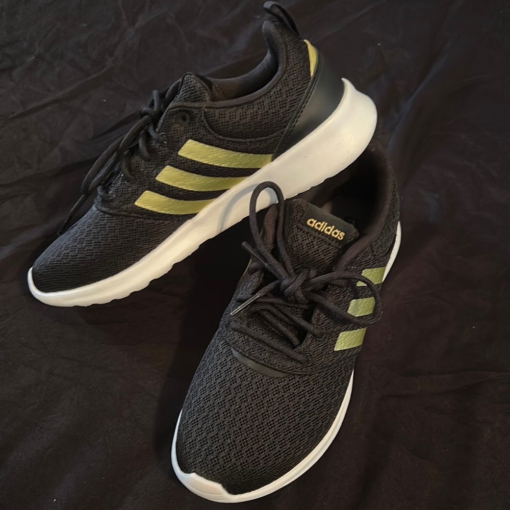 Brand: Adidas Size: 7